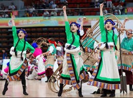 凯里·詹娜养女晒奢华生活，其母21岁跻身十亿富豪榜